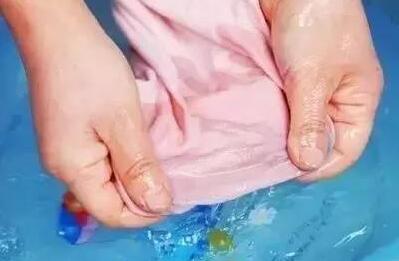 如何緩解衣服掉色現象